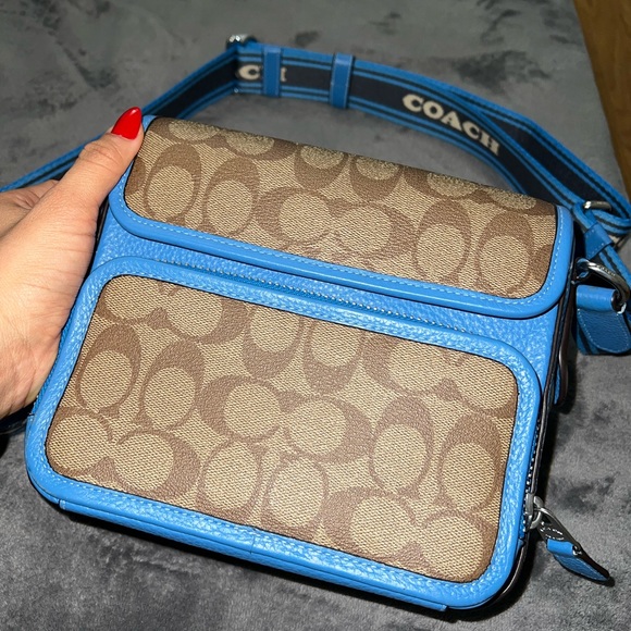 Crossbody Coach - Picture 2 of 3